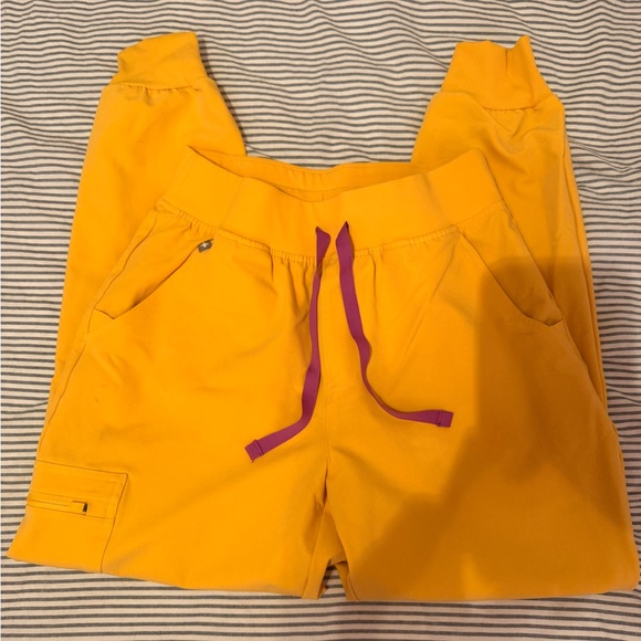Figs Bright Yellow Scrub Top - Picture 5 of 7